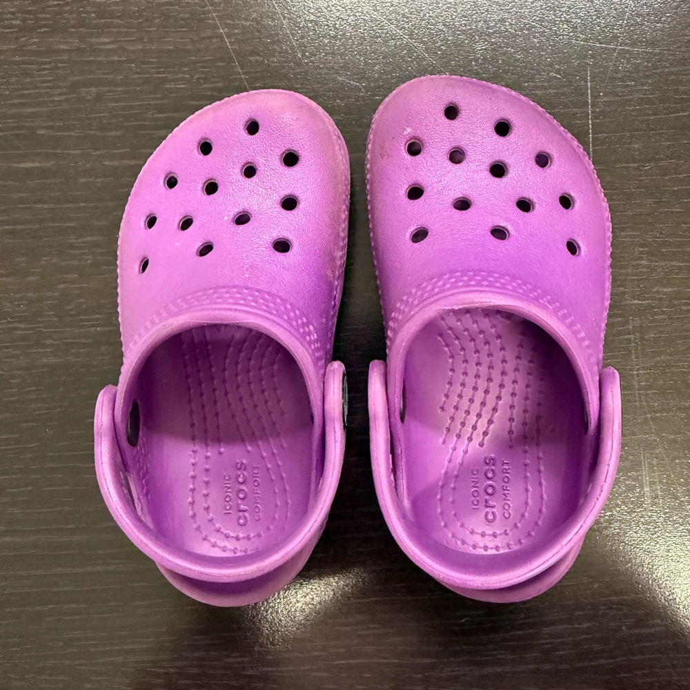 CROCS Kids Water Shoes in Vibrant Purple kids size 6